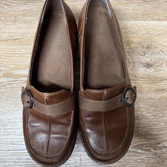 Clarks Classic Brown Leather Loafer Women's Size 8.5 - Picture 2 of 6